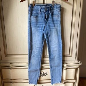 American Eagle Size 4 Distressed Hi Rise Jegging Crop Next Level Stretch #56